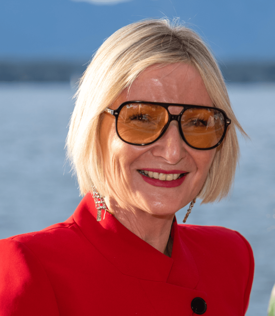 Karen Dundas